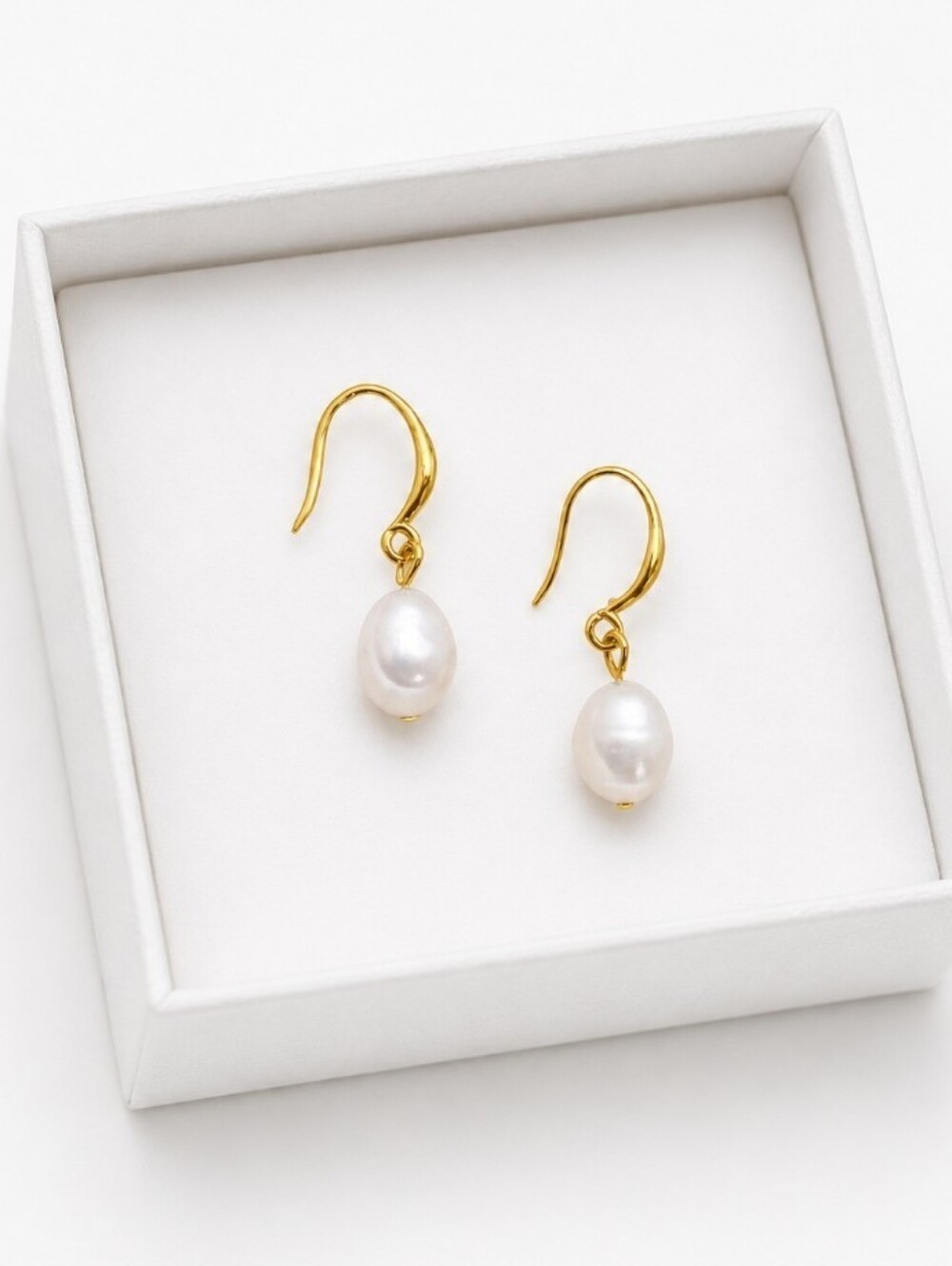 Freshwater Pearl Gold ⁹Drop Earrings
